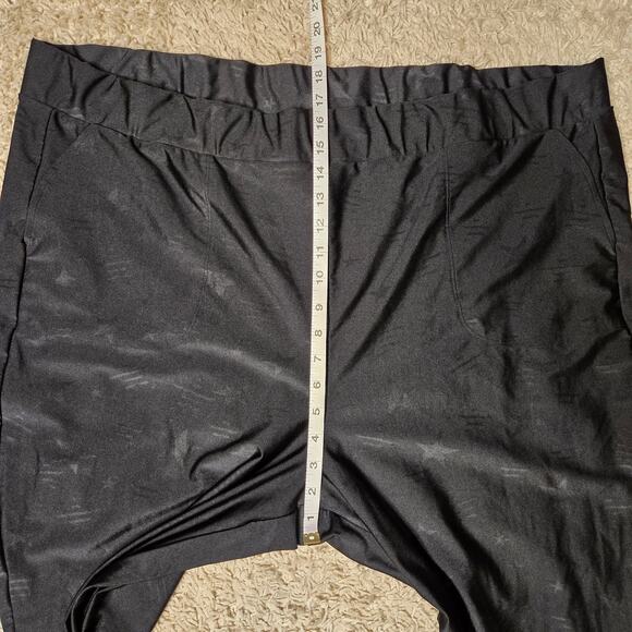 Torrid Embossed Star Print Lattice Pocket Legging Black Size 6 Whimsigoth - Picture 9 of 12